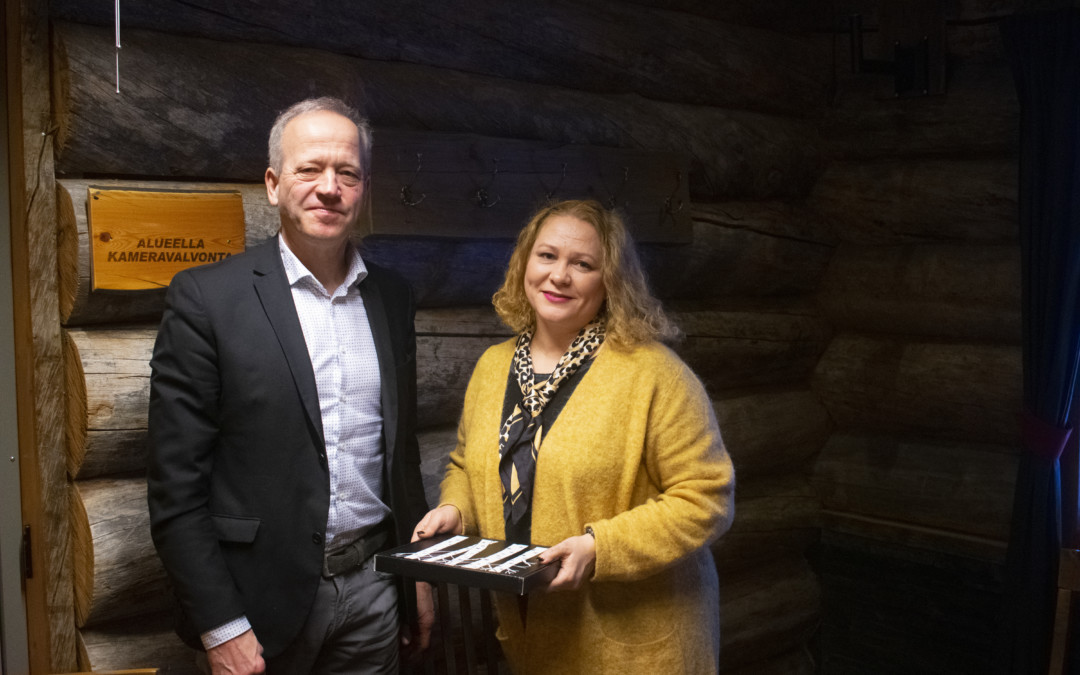 Oriveden kaupunginjohtaja Juha Kuusisto ja Muuramen hallintojohtaja Riitta Sokka tapasivat Riihivuoressa.